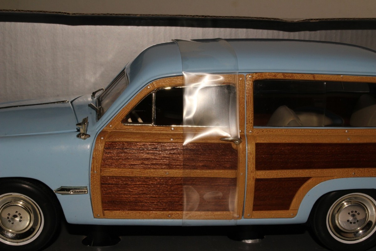1:18th Scale Motor City Classics 1949 Ford Woody Station