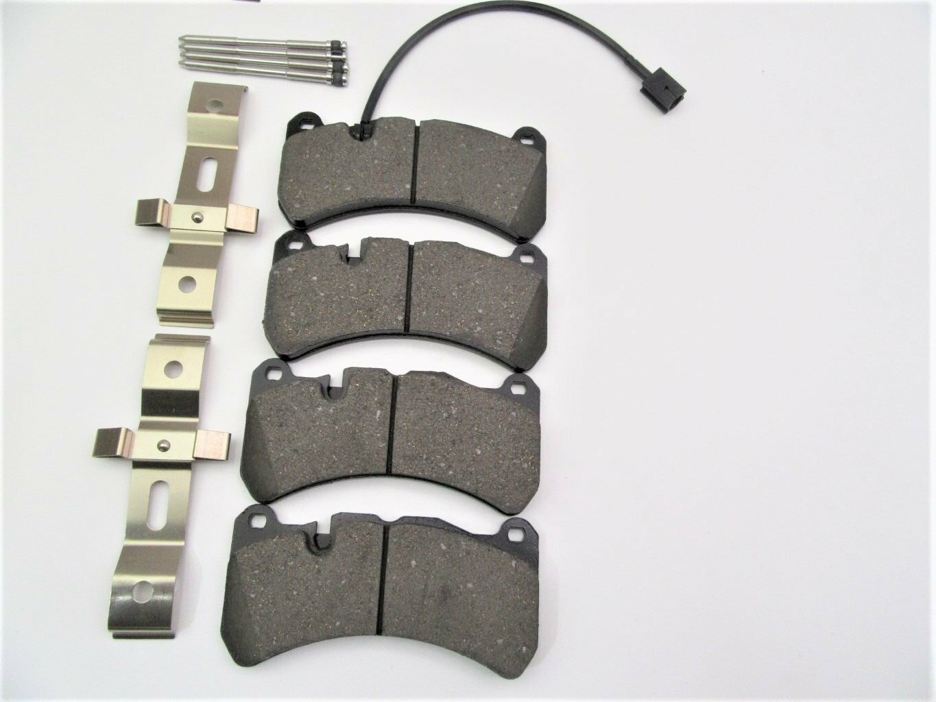 Maserati Ghibli Quattroporte brake pads rotors service kit 862