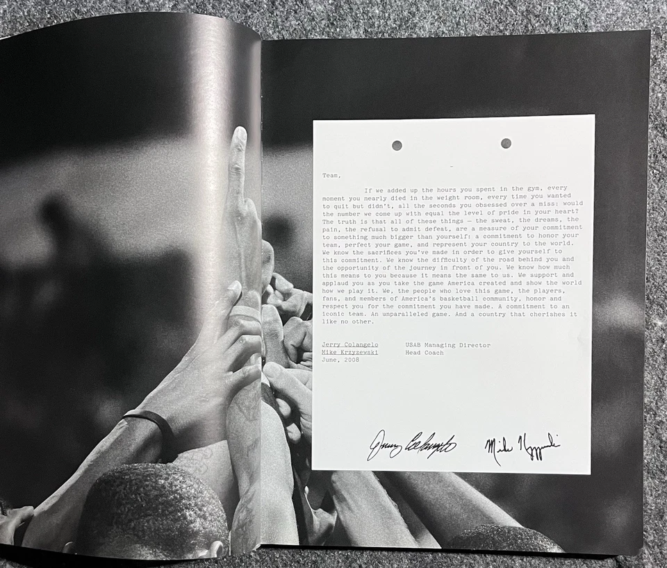 Libro de fotos raro BTS LeBron James autografiado Nike 2008 Juegos Olímpicos USAB equipo canjeado Foto 2 de 4