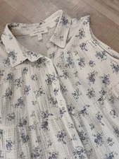 Grade And Gather Blue Floral Sleeveless Button Up Size M