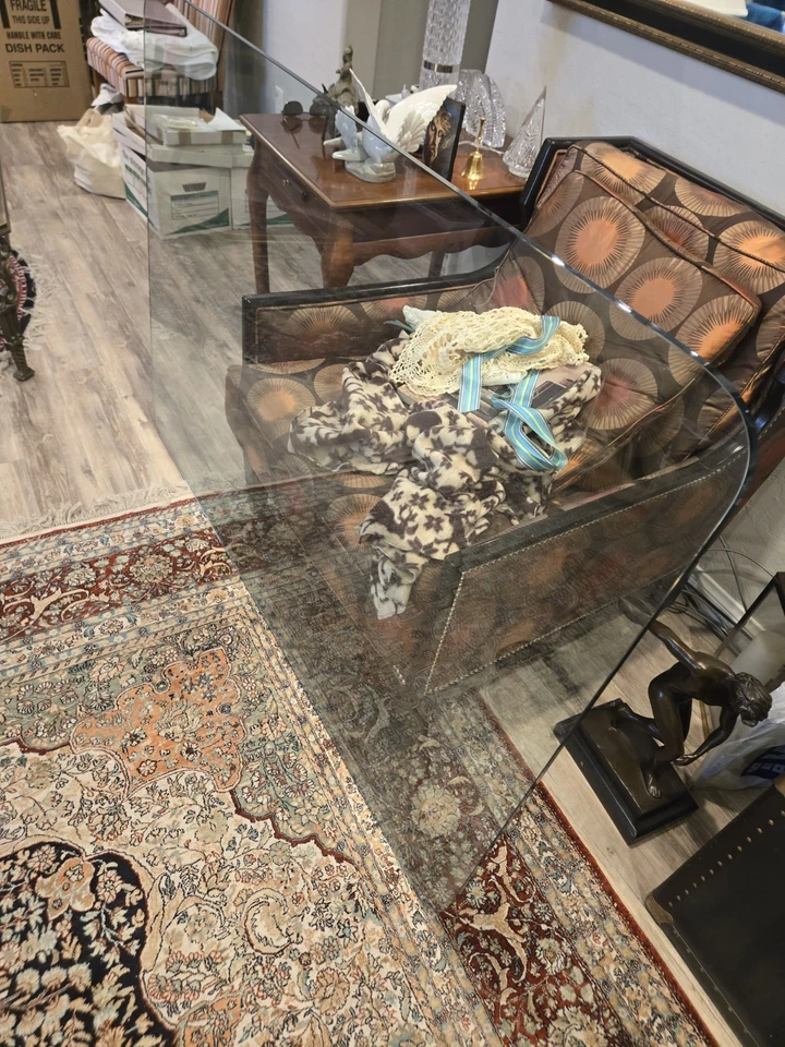 glass top coffee table. Top is solid glass: 5' L x 3' W x 1' D. Metal base - Image 2 of 3