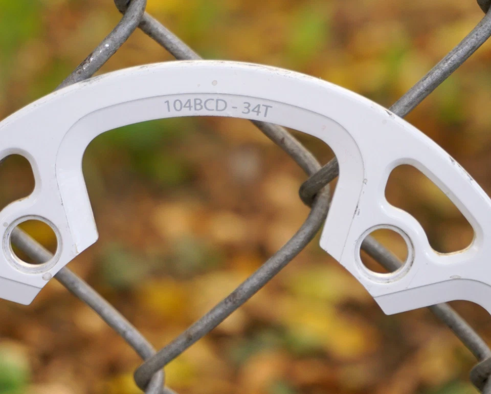 RaceFace Chainguard Bash Guard 34T Max Chainring 104 BCD Cranks 4 Arm White - Image 2 of 4