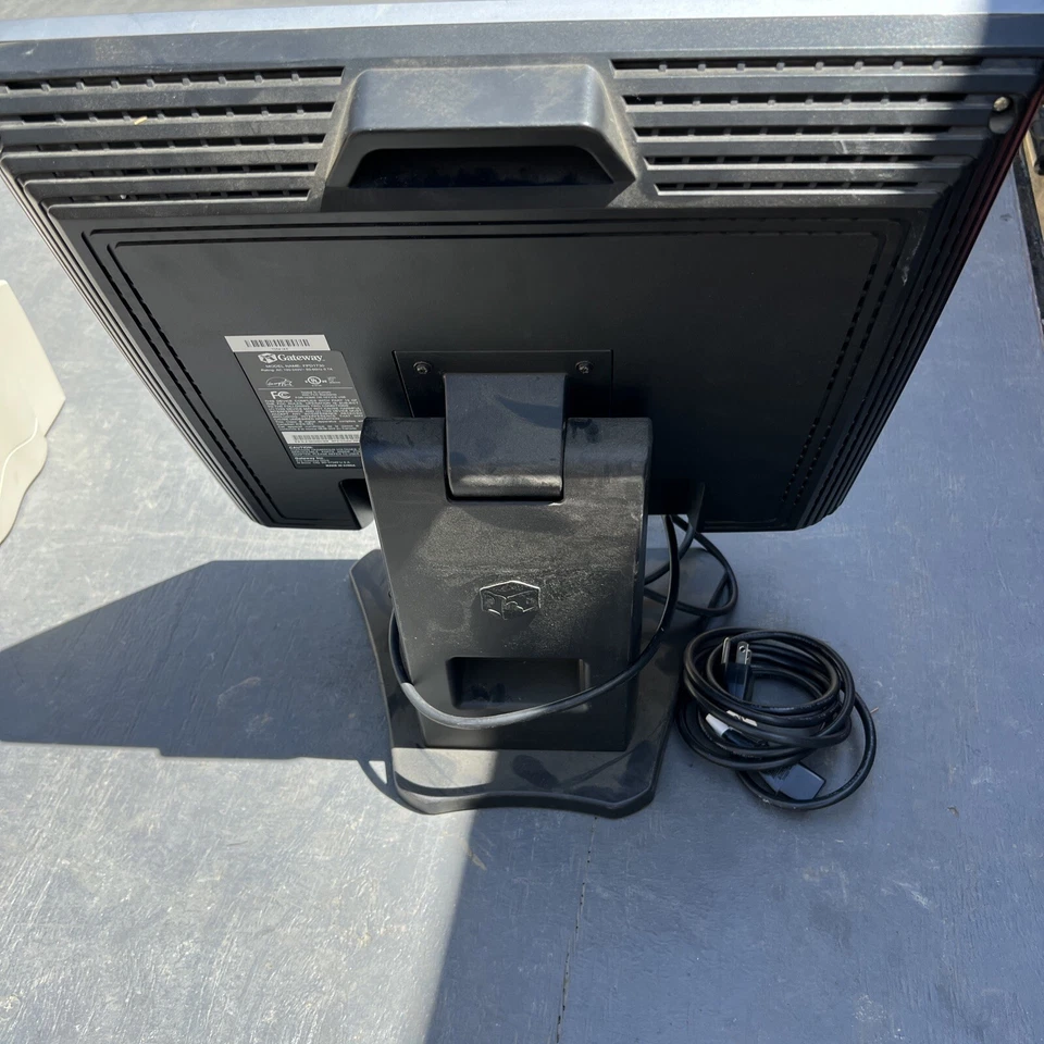 Gateway 17 Inch LCD Computer Monitor FPD1730 VGA Power Cord Vtg 2003 Video Games - Image 2 of 4