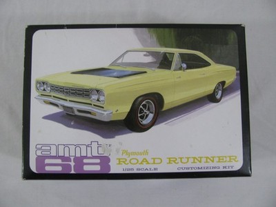 2013 AMT 1/25 Scale 1968 Plymouth Road Runner Model Car Kit #AMT-821 New!