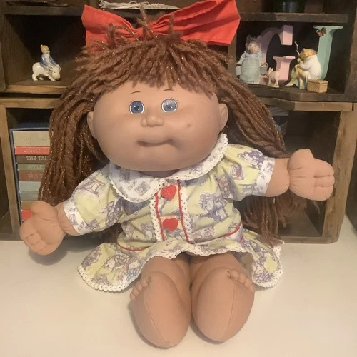 VINTAGE CABBAGE PATCH DOLL IN ORIGINAL DRESS~ MATTEL 1995~ BLUE EYES,BROWN HAIR