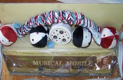 KATHY IRELAND MADISON BOY RED WHITE BLUE BALLS BABY MUSICAL MOBILE LULLABY NEW