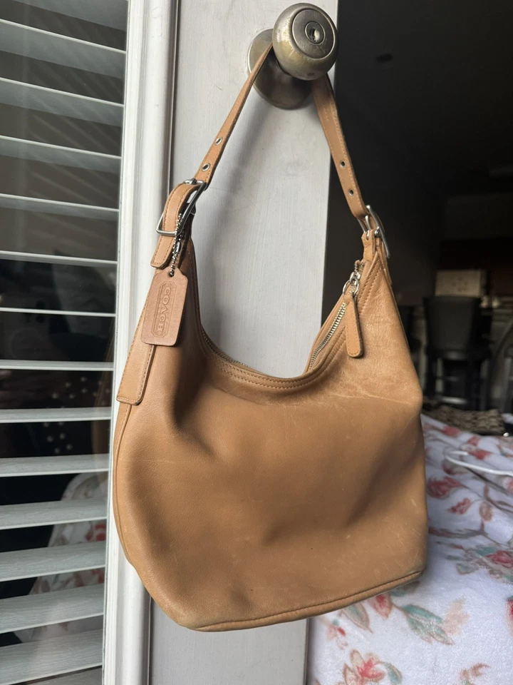 COACH E1D-9823 Camel Vintage Shoulder Handbag Leather Legacy West Hobo Old Tote - Image 2 of 4