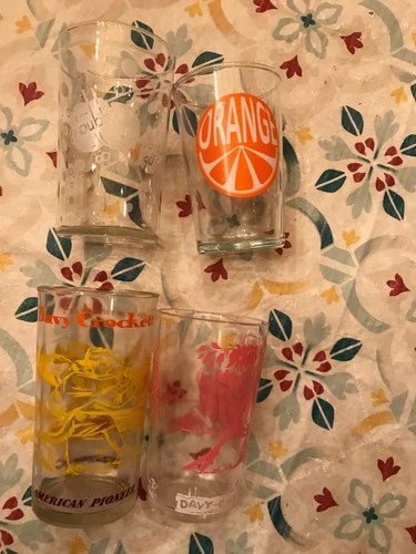 2 DAVEY CROCKETT JELLY GLASSES AND 2 ADVERTISING SODA GLASSES ORANGE& BUBBLE UP