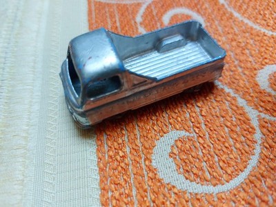Matchbox Series No.60  Morris J2  Pick-Up Made in England by LESNEY, umlackiert.