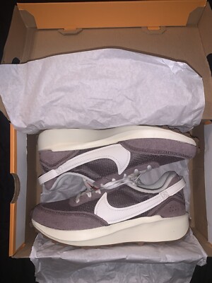 Woman's Sneakers Nike Waffle Debut Vintage Running Shoe size 6 NWB