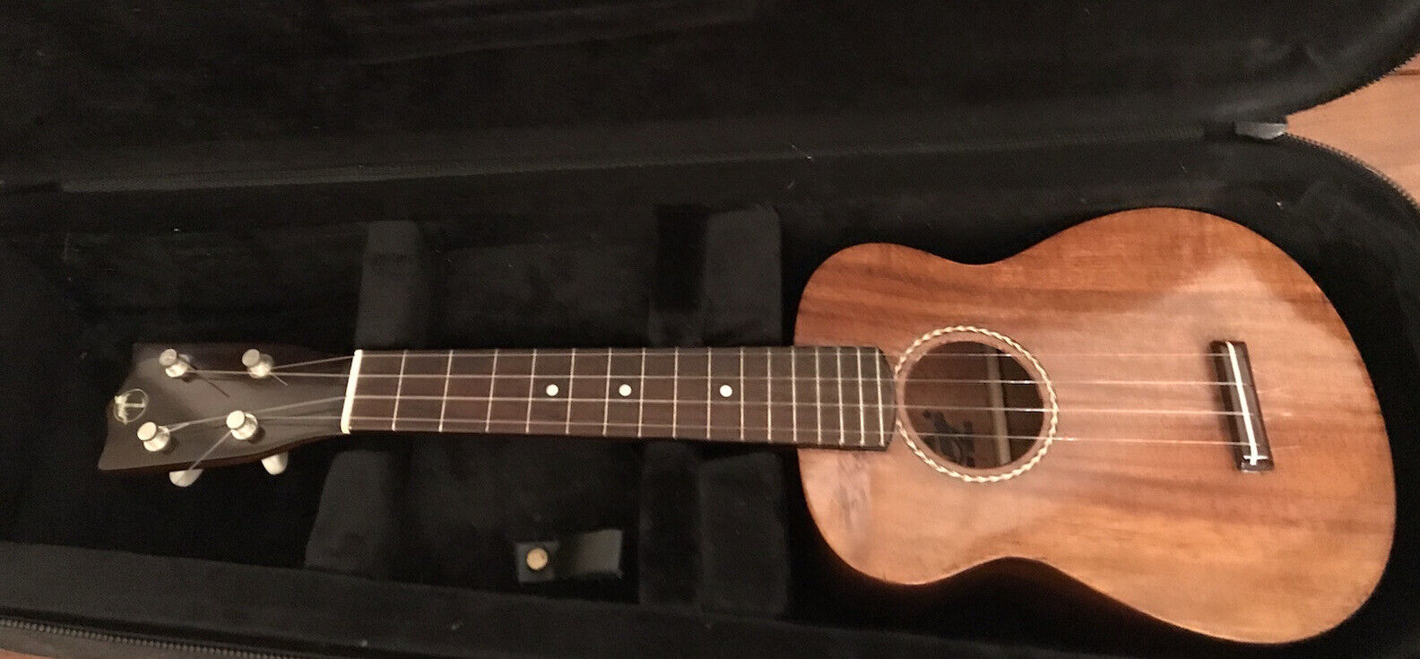 Tangi of Hawaii 2001 Hawaiian Ukulele w/ Case Rare