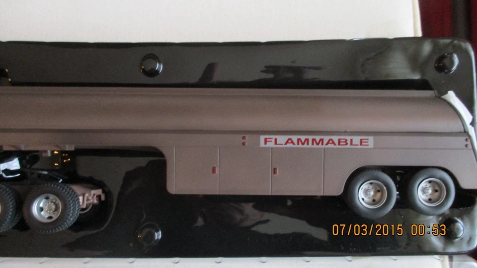 MINIATURE PETERBILT 281 1955 Camion citerne film DUEL 1/43 IXO TTR038 - Photo 3/4