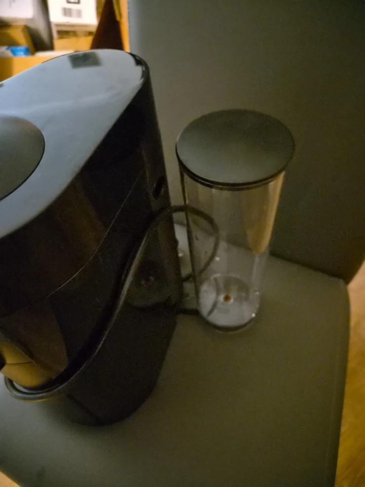 Nespresso Vertuo Plus Coffee Machine by De'Longhi ENV150.B Black, photo 3 of 3