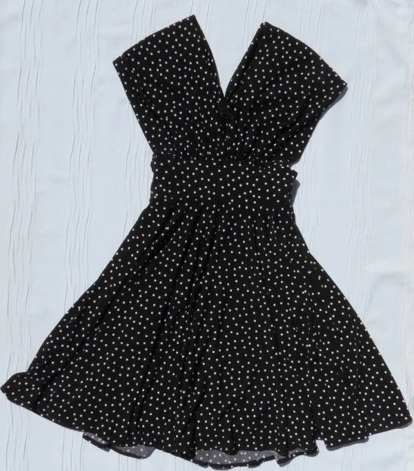 Vestido WHITE HOUSE BLACK MARKET US XS 0 Lunares Genius Convertible Calce y Acampanado Foto 3 de 4