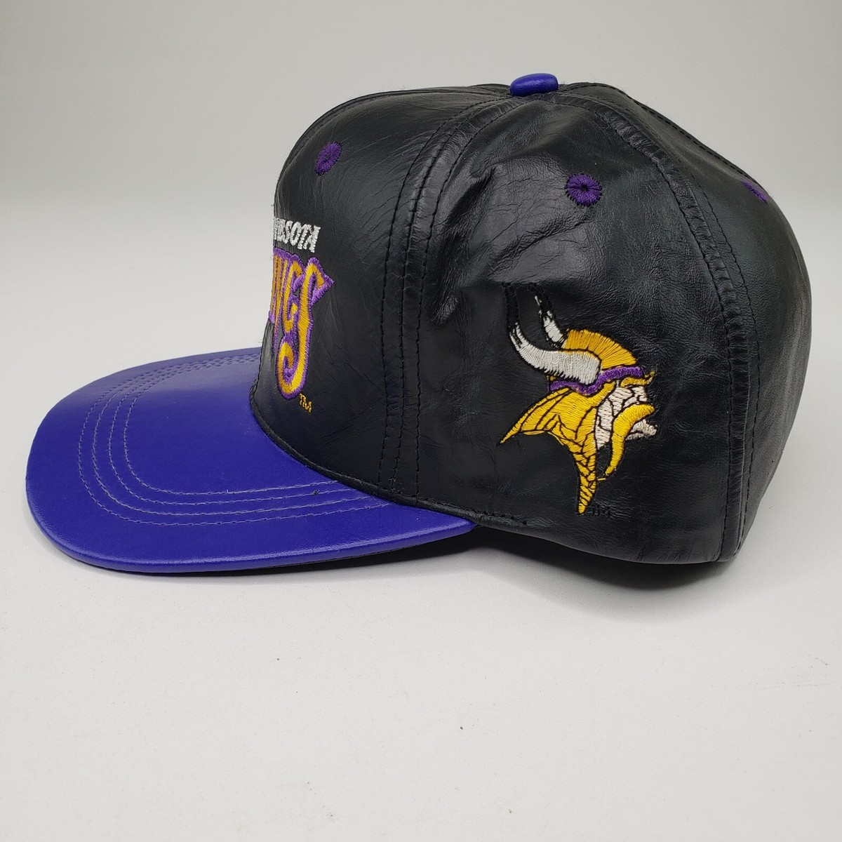 【レア】90s ヴィンテージ Minnesota Vikings キャップ Vintage 90s Minnesota Vikings Leather Snapback Hat Cap Black