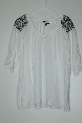 Weekend White Embroidery Blouse Sz 36