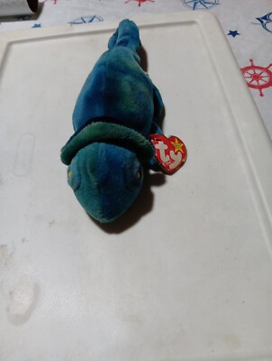 Extremely rare manufacturer flaw!! Right front leg manufacturer error, sewn...