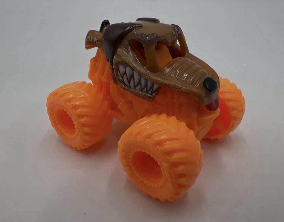 2025 Monster Jam Mini Series 18 CHASE #181 Monster Mutt - Image 3 of 3