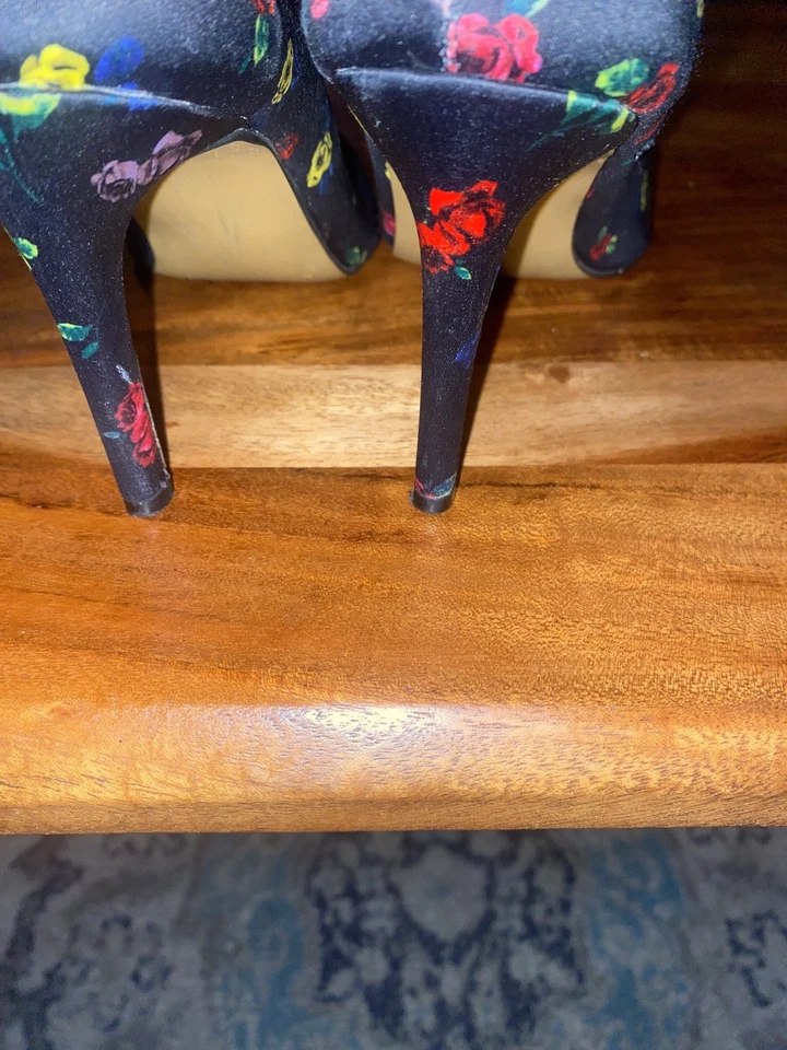 Betsey Johnson VID电压范围靴黑色花卉细跟及膝高码 7.5M — 第 4/4 张图片