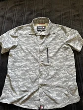 Canada Weather gear Men’s Button Up Size Small Camo Pattern