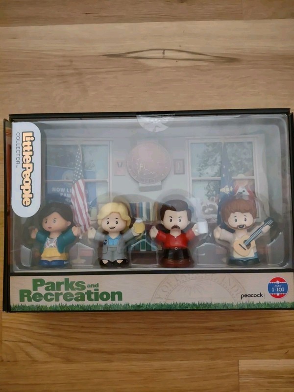 BRAND NEW! COLLECTOR'S PARKS & RECREATION FISHER-PRICE LITTLE PEOPLE 4-CHARACTER