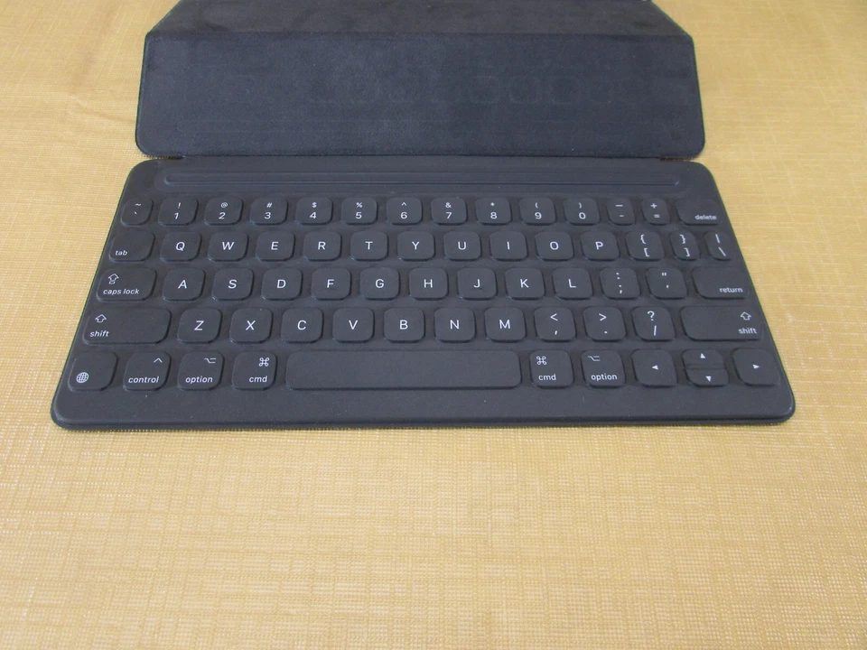 Apple Smart Keyboard for 10.5-inch iPad Pro - US English - Image 3 of 4