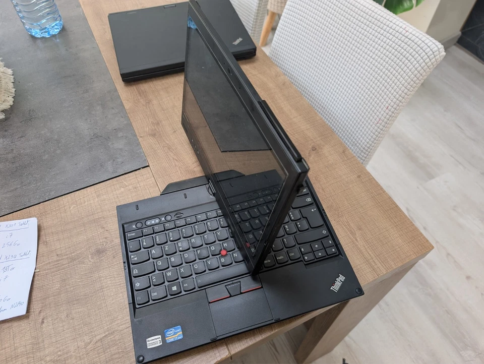 Lenovo ThinkPad X230 · i5-3320M · 8GB · 250GB, photo 2 sur 3