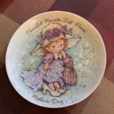 Vintage Avon Cherished Moments Last Forever Mother's Day  With Stand  1981