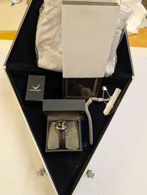 UVP ca. 130   +- Mystery Paket Box .  Uhren u.v.m  Neuware