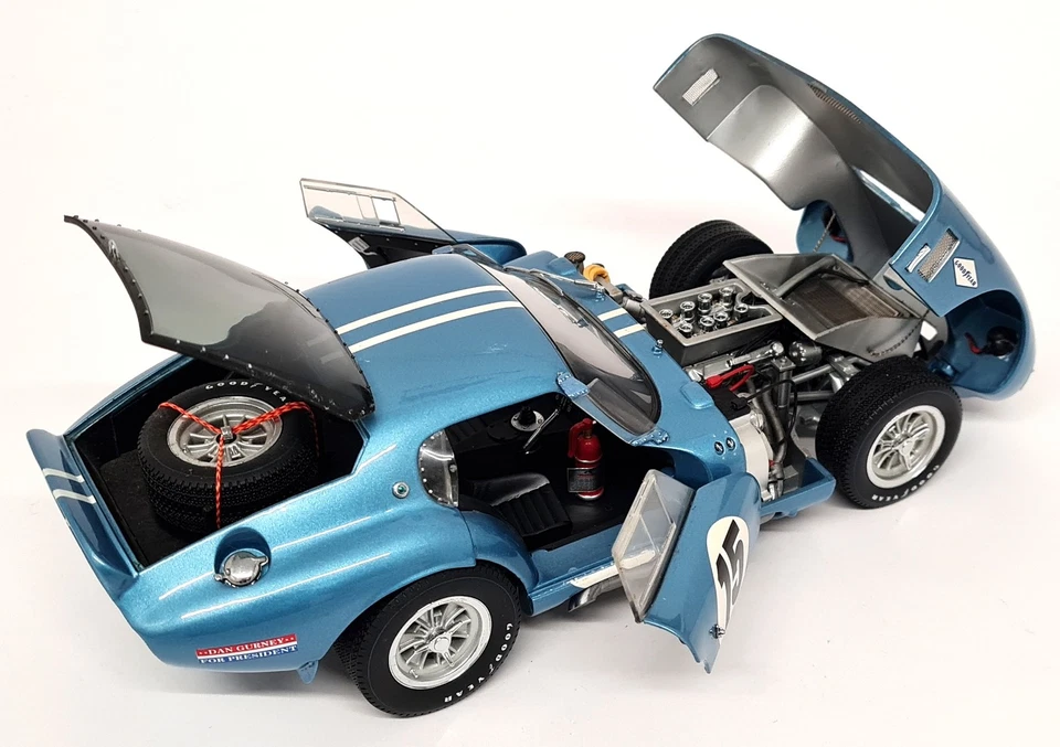 Exoto 1/18 Shelby Cobra Daytona Reims 12H Dan Gurney 1964 #15 Diecast Model Car - Image 4 of 4