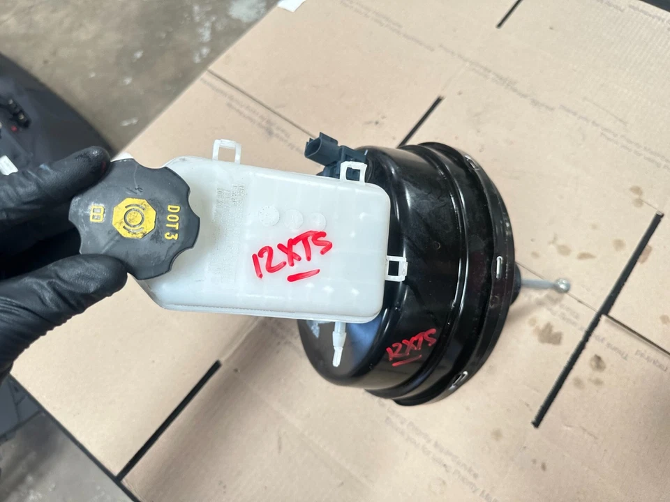 13-19 Cadillac XTS - POWER BRAKE MASTER CYLINDER W/ BOOSTER OEM - Изображение 2 из 4
