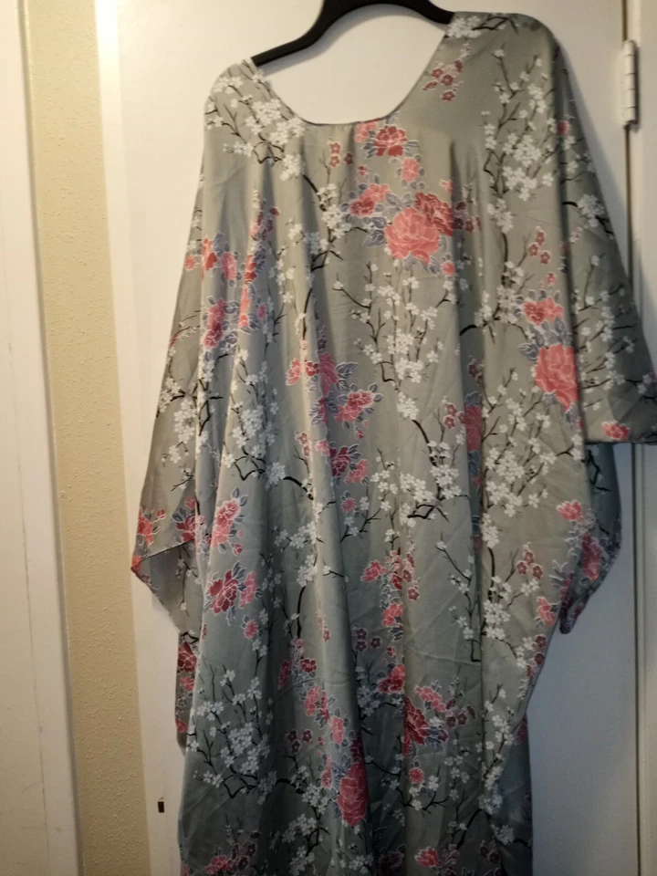 Dance&Marvel kimono size M.  Floral Gray with pink  - Image 2 of 4