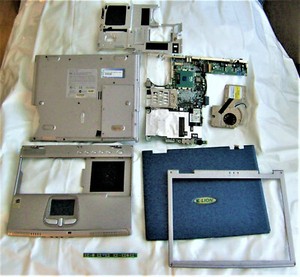 Laptop " LION " (Asus 7170 ?) ERSATZTEILE für Kenner-Könner-Sammler ~~ ab 3€