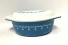 PYREX 043  1 1/2 Qt Dish & Lid Turquoise with White Snowflake Garland Vintage