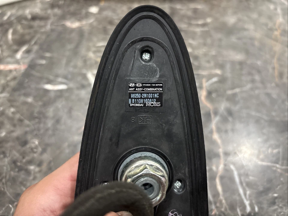 ✅ 2012 现代 Genesis Coupe 车顶鲨鱼鳍天线 96250-2M1001 原始设备制造商灰色 — 第 4/4 张图片