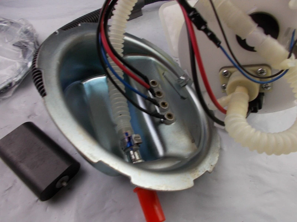 Conjunto de módulo de bomba de combustible CARQUEST M2496126 se adapta; Ford Focus 03-04' Foto 2 de 4