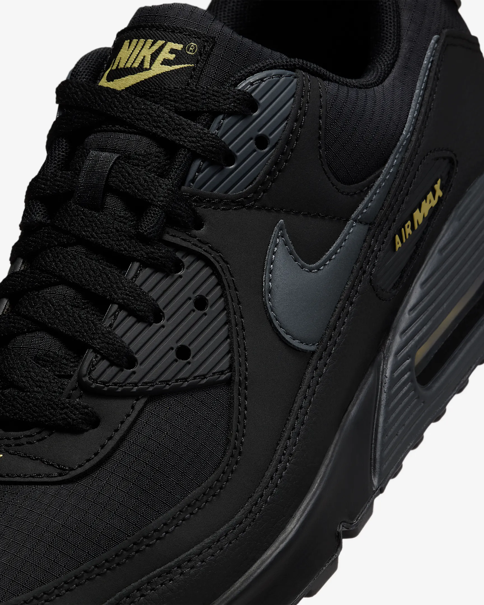 black and gold mens nike air max