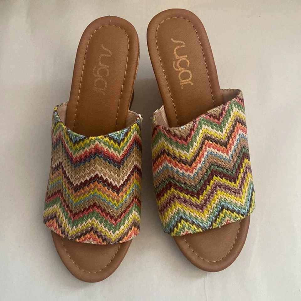 Sandalia sin cordones de cuña Sugar Haruki corcho multicolor tejida punta abierta talla 7M Foto 2 de 4