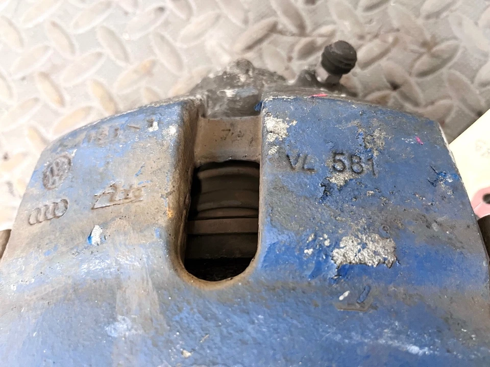 09-17 PINZA FRENO DELANTERO DERECHO PASAJERO VOLKSWAGEN PASSAT CC OEM Foto 2 de 4