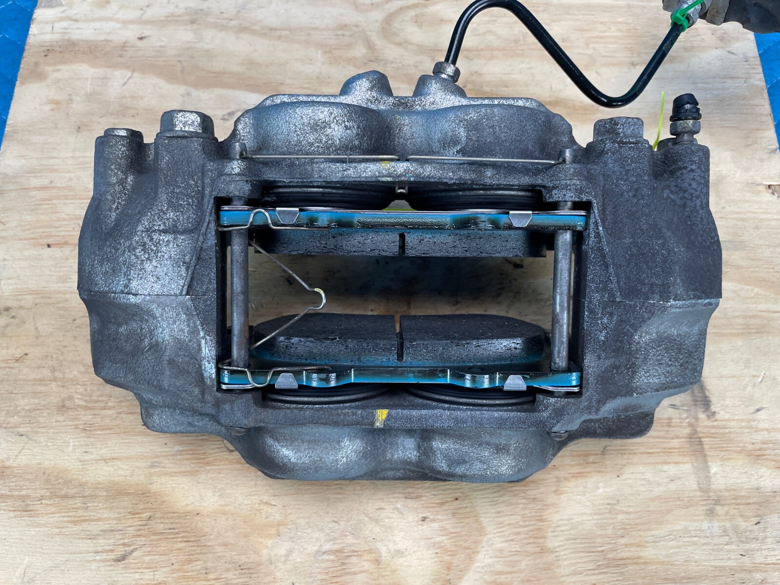 Lexus GX460 Front Brake Caliper w/Pads & Hose Passenger's Side 2016