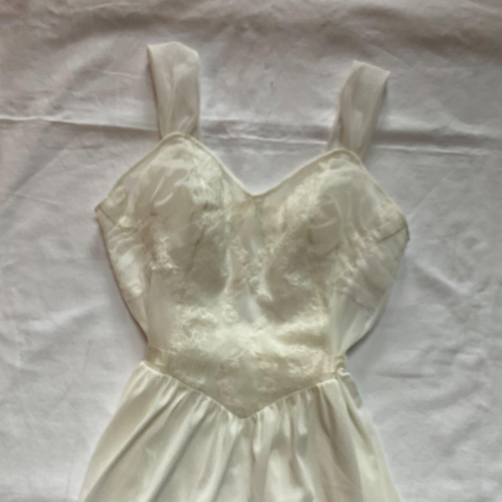 LUXITE by Kayser Vintage Women's Nightgown size 36 white cream Lace  Cottagecore