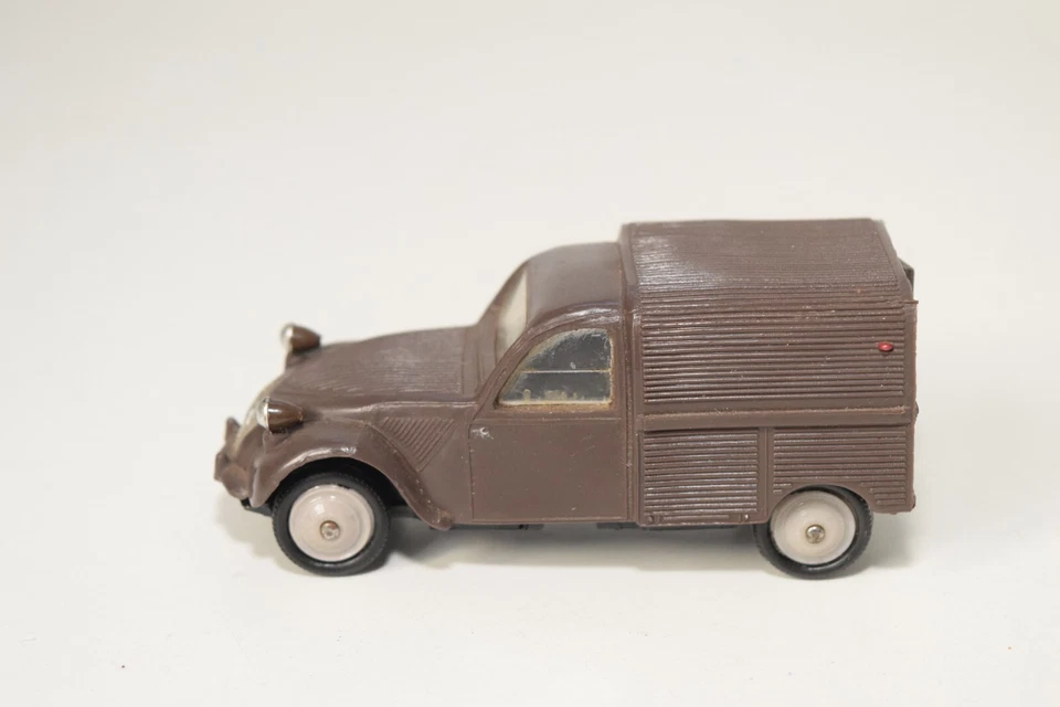 A69 1:43 NOREV PLASTIQUE 26 CITROEN 2CV 2 CV CLE MARRON COMME NEUF RARE - Photo 2/4