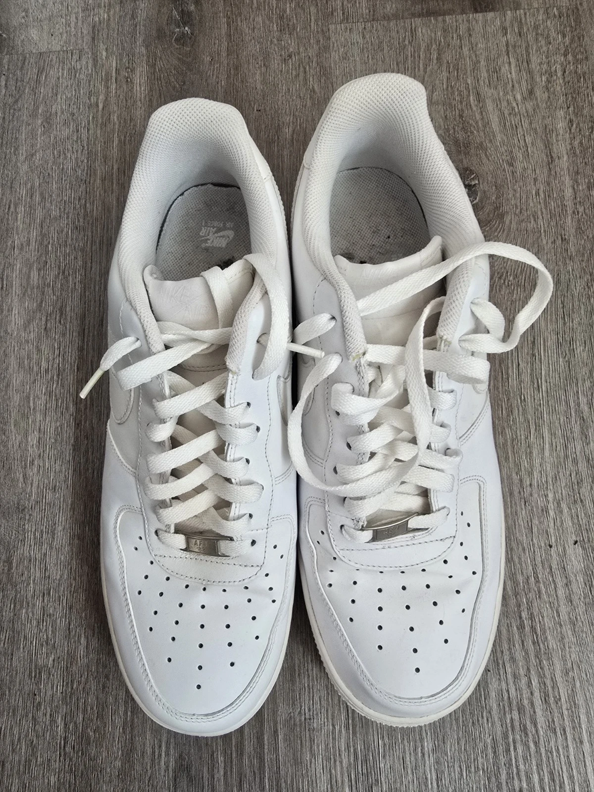 Taglia UK 11 Nike Air Force 1 bianche usate