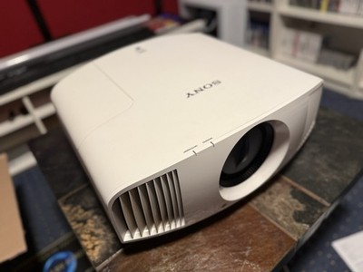 Sony VPL-VW290ES  4k Nativ Heimkino-Beamer , gewartet, neue Lampe