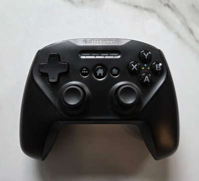 SteelSeries Nimbus+ Wireless Bluetooth Controller Black for iPhone iPad Apple TV