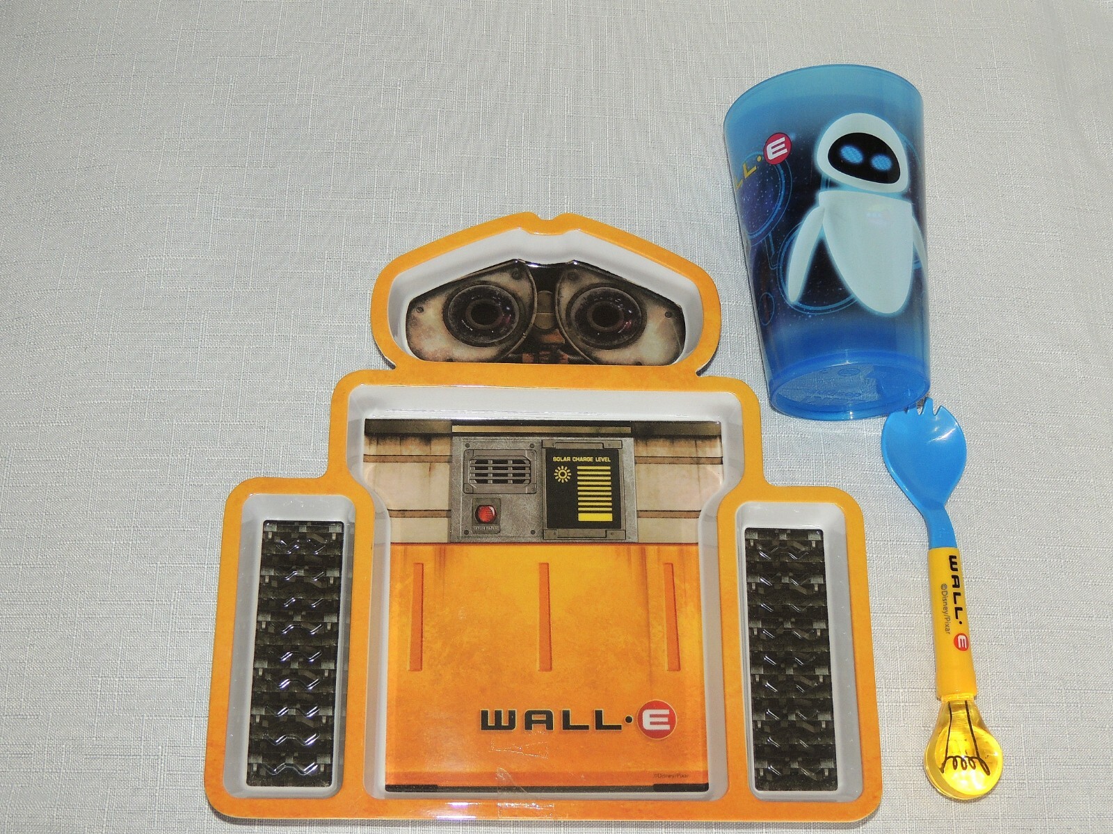 NEW~WALL-E~ DISNEY    3 pcs CHILDREN'S MELAMINE  DINNERWARE SET -SOLD BULK