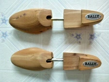 VTG BALLY OF SWITZERLAND CEDAR WOODEN SPRING LOADED SHOE SHAPER Savers SIZE S
