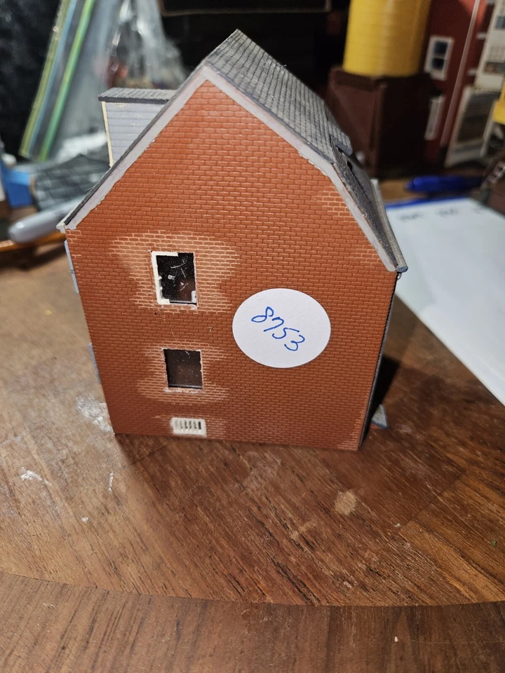 CASA GIRO CIDADE DE 2 ANDARES, MARROM (inv 8753) - Imagem 2 de 4