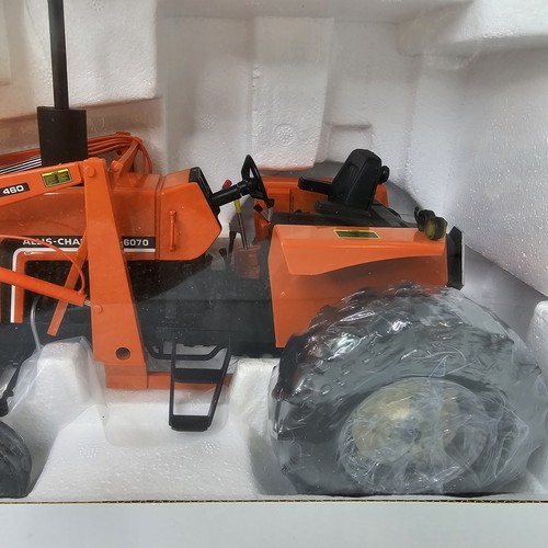SpecCast ALLIS CHALMERS 6070 Tractor w/ Loader 1:16 Diecast Farm Implement NEW - Picture 6 of 16