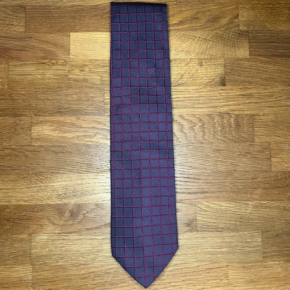 CORBATA DE BODA HUGO BOSS A CHEQUE DE VINO, HECHA EN ITALIA EN MEZCLA DE SEDA POR VALOR DE £75 Foto 2 de 4